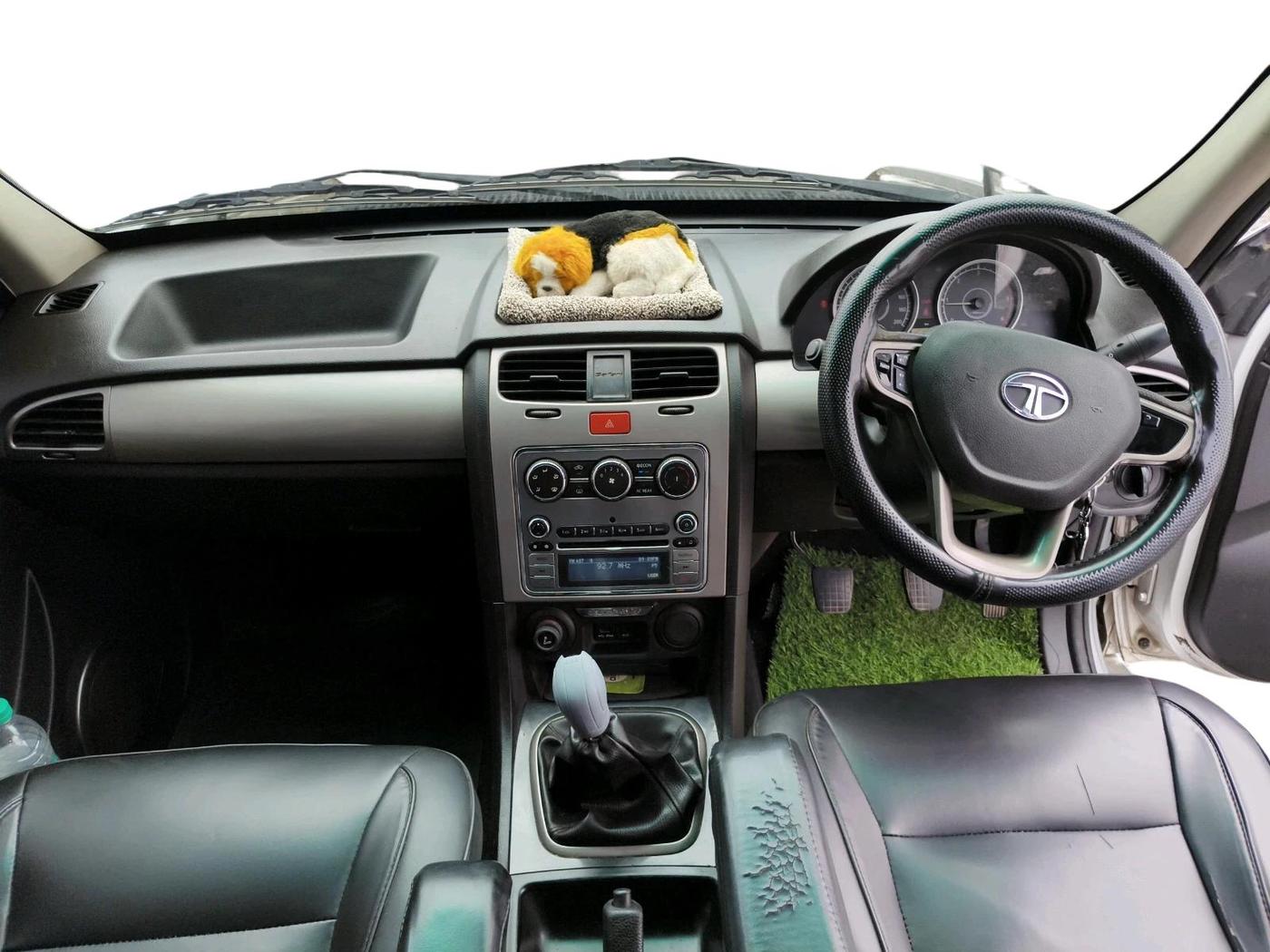 2015 Tata Safari Storme 2.2 EX 4X2, Diesel, Manual, 1,27,588 km, interior