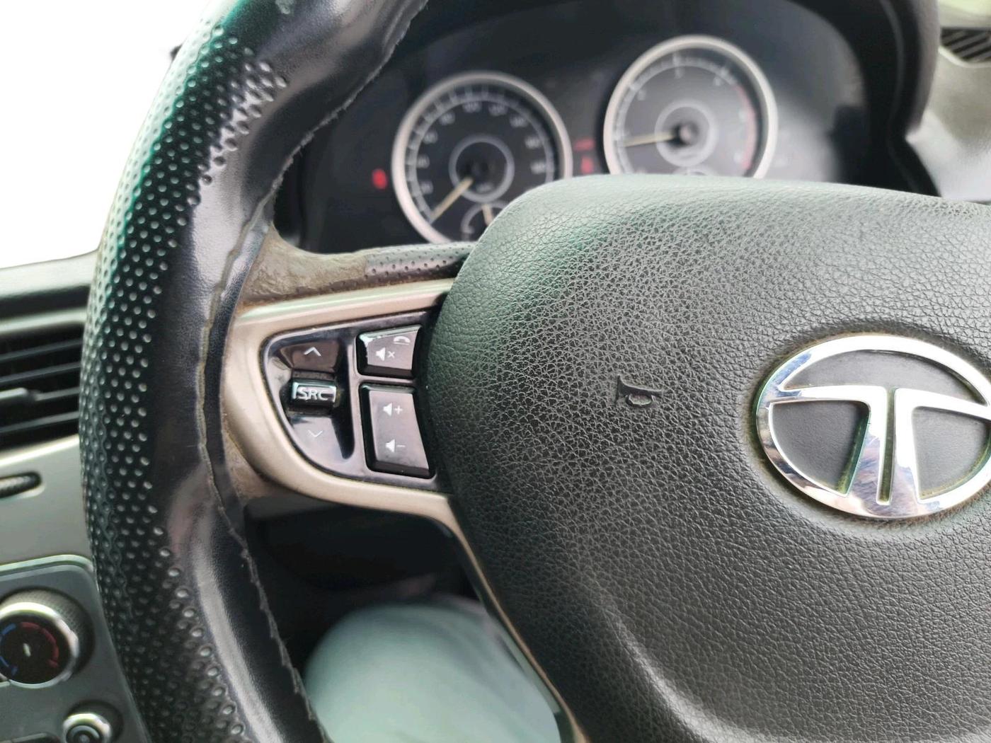 2015 Tata Safari Storme 2.2 EX 4X2, Diesel, Manual, 1,27,588 km, interior