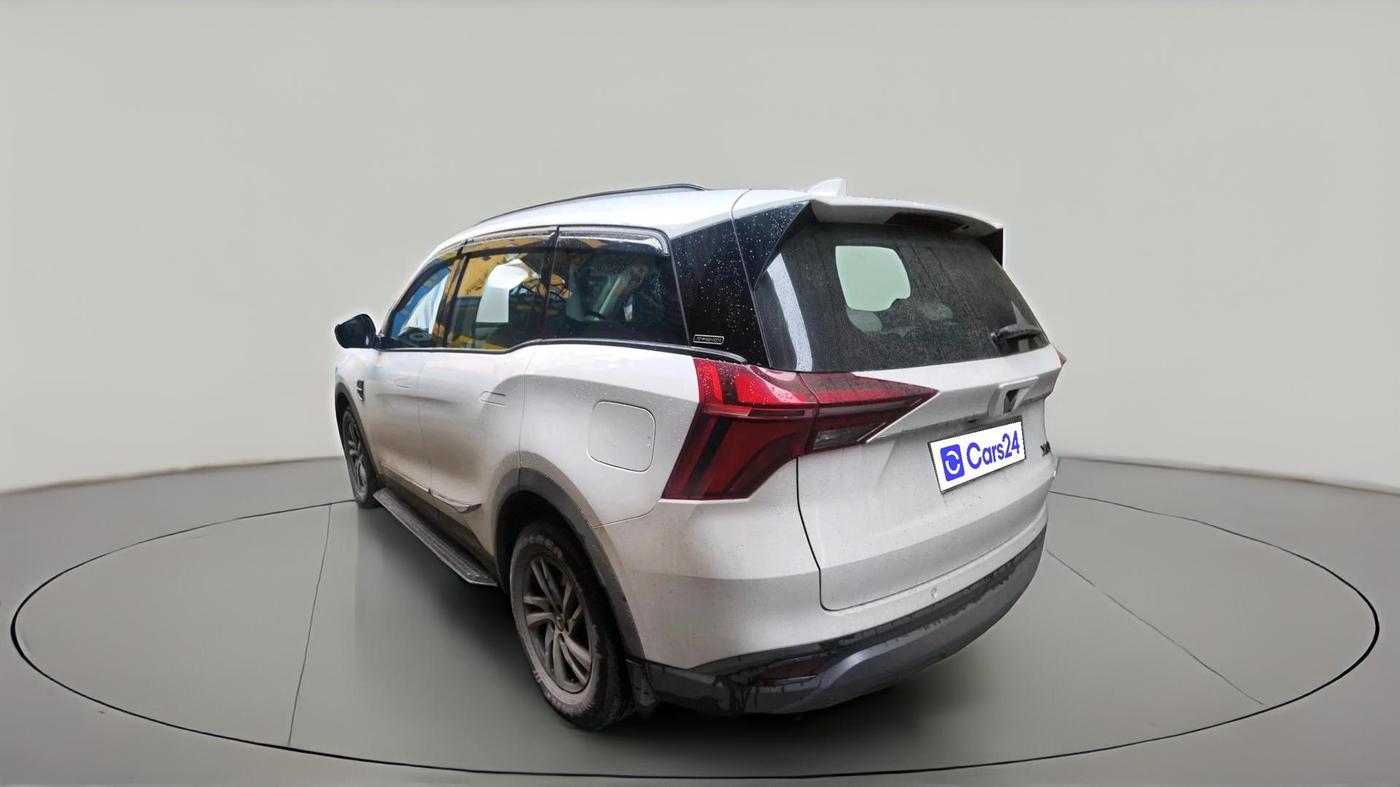 2025 Mahindra XUV700 AX5 Select Diesel MT 7 STR, Diesel, Manual, 5,090 km, exterior