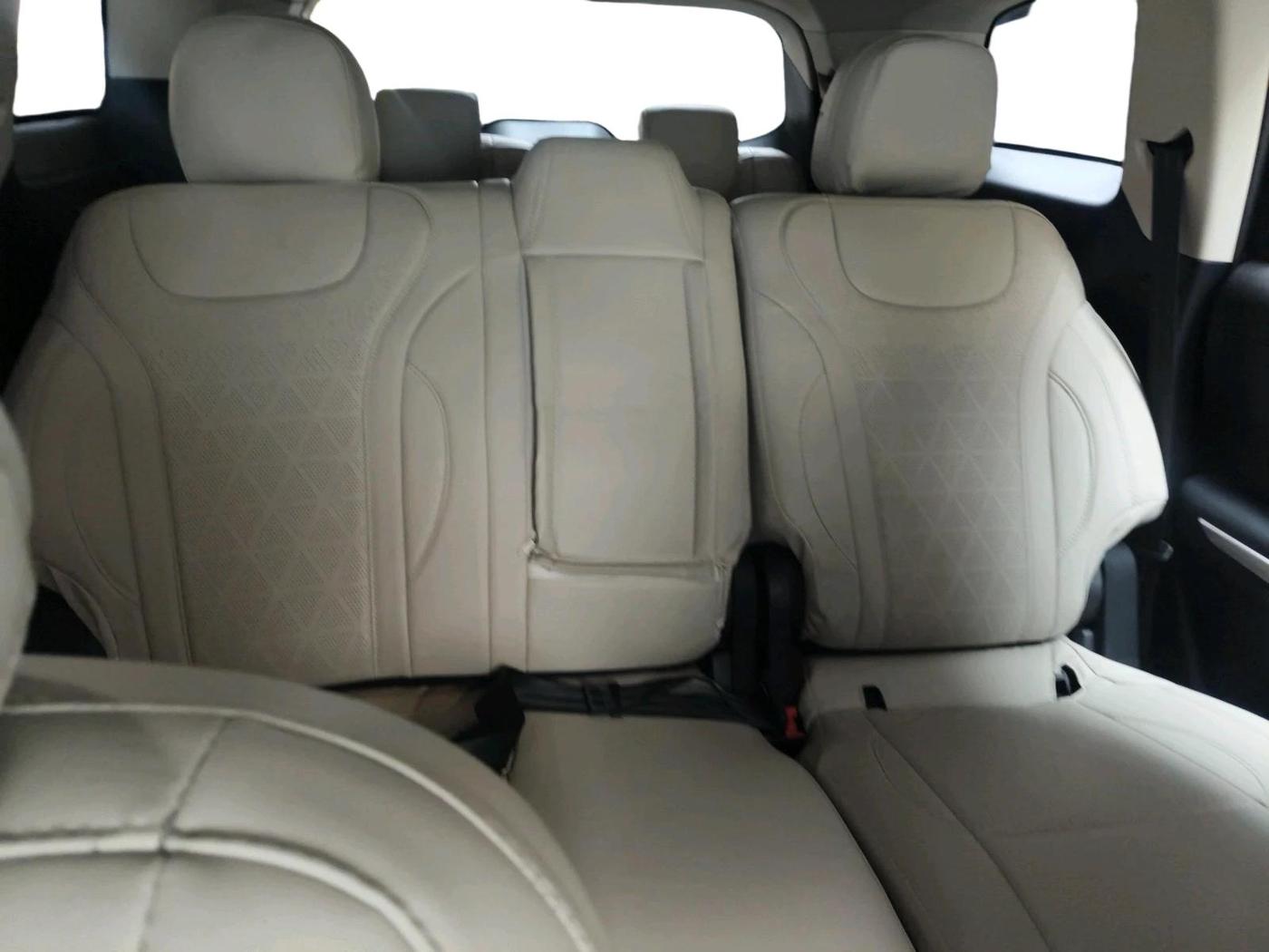 2025 Mahindra XUV700 AX5 Select Diesel MT 7 STR, Diesel, Manual, 5,090 km, interior