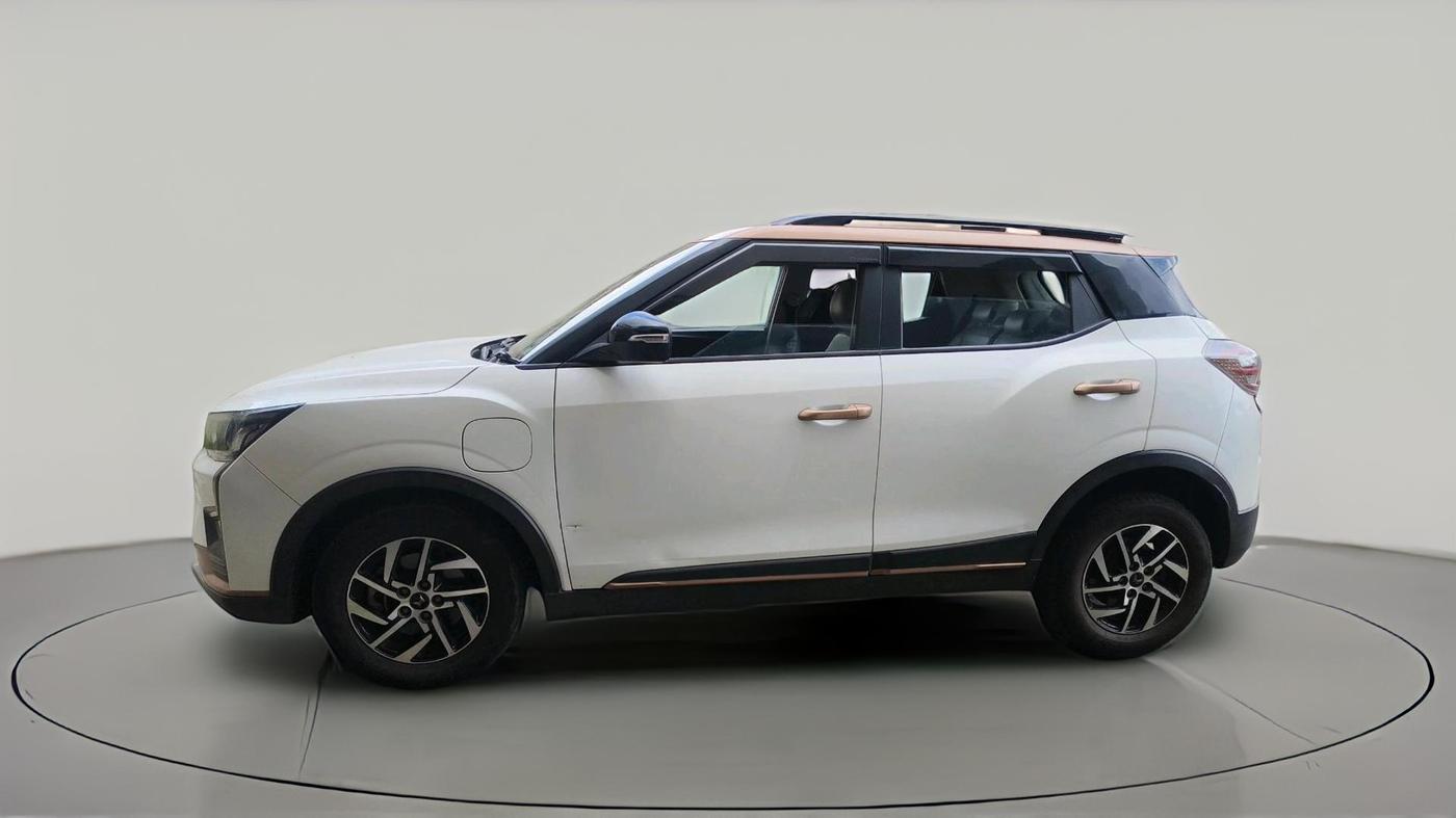 2024 Mahindra XUV400 EL Pro 39.4 KWH, Electric, Automatic, 36,229 km, exterior