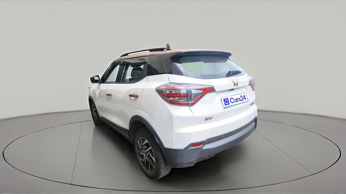 2024 Mahindra XUV400 EL Pro 39.4 KWH, Electric, Automatic, 36,229 km, exterior