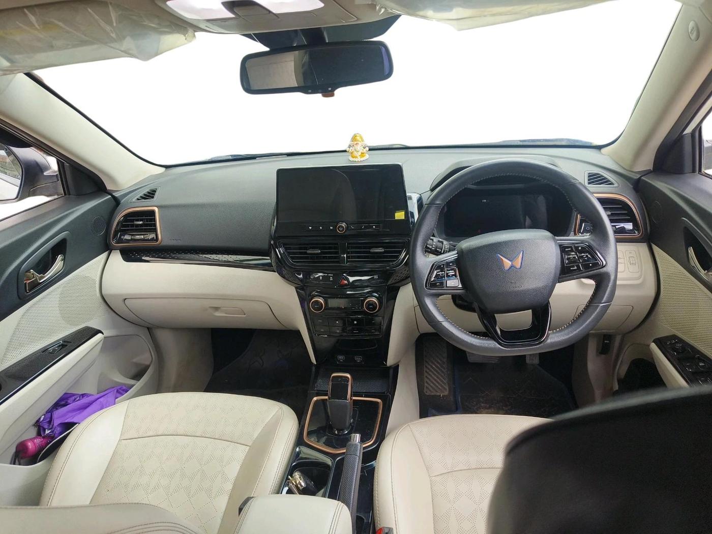 2024 Mahindra XUV400 EL Pro 39.4 KWH, Electric, Automatic, 36,229 km, interior