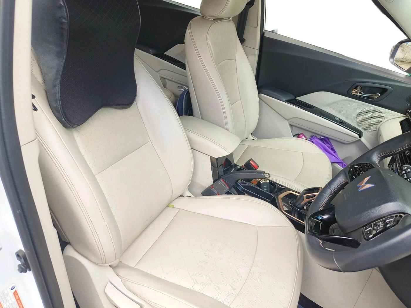 2024 Mahindra XUV400 EL Pro 39.4 KWH, Electric, Automatic, 36,229 km, interior