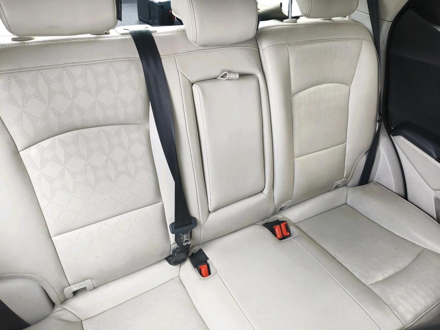 2024 Mahindra XUV400 EL Pro 39.4 KWH, Electric, Automatic, 36,229 km, interior