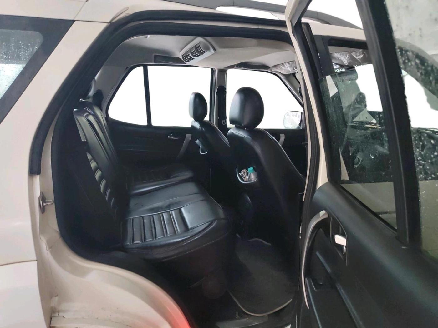 2018 Tata Safari Storme 2.2 VX 4X2, Diesel, Manual, 1,73,148 km, interior