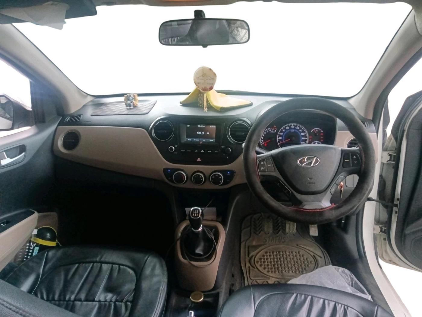2017 Hyundai Grand i10 SPORTZ 1.2 KAPPA VTVT, Petrol, Manual, 77,137 km, interior