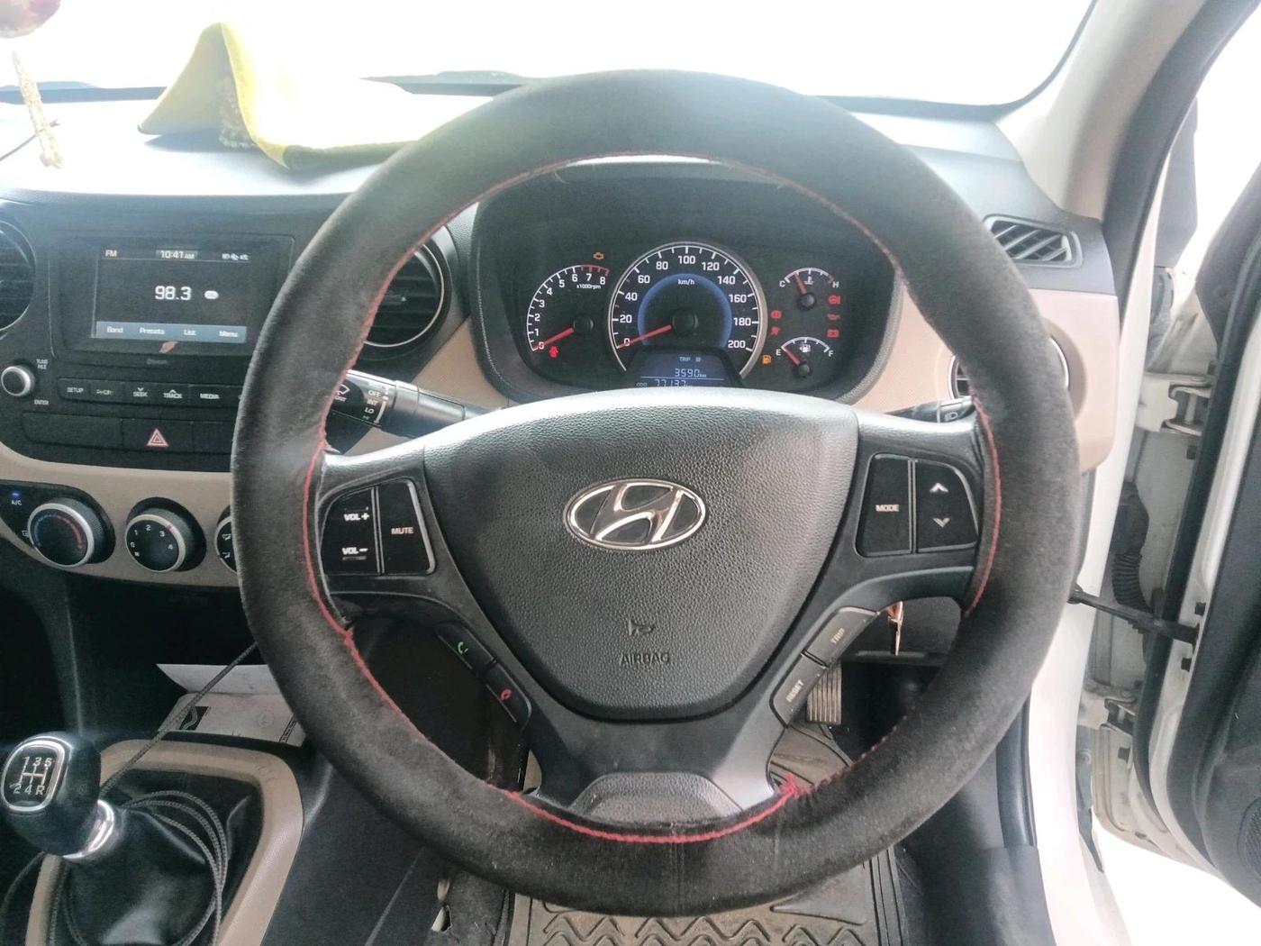 2017 Hyundai Grand i10 SPORTZ 1.2 KAPPA VTVT, Petrol, Manual, 77,137 km, interior