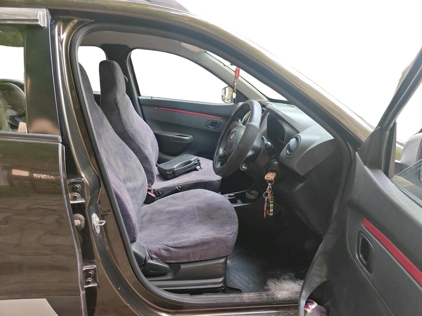 2017 Renault Kwid RXT 1.0 AMT (O), Petrol, Automatic, 31,059 km, interior