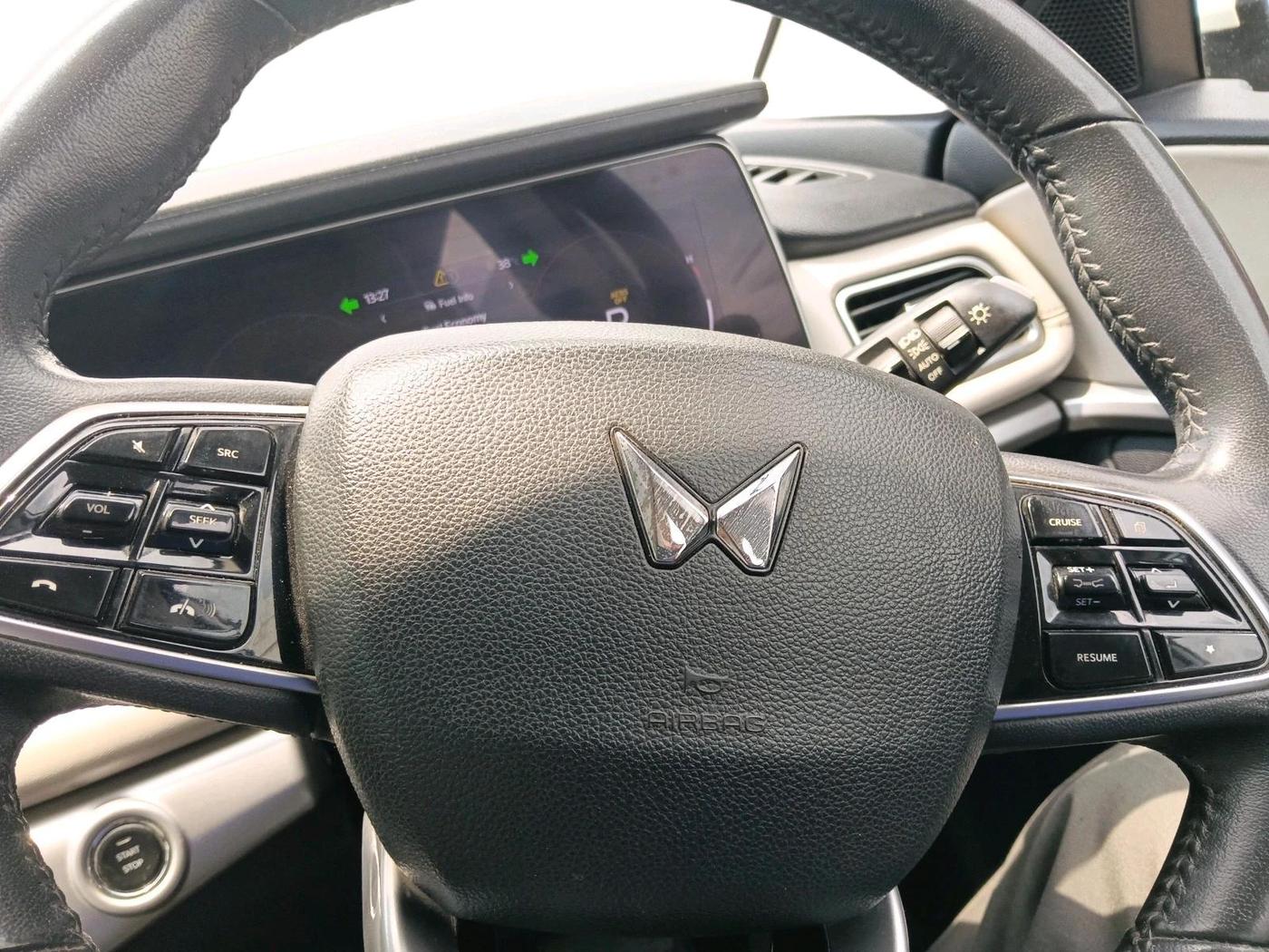 2022 Mahindra XUV700 AX 7 D AT 7 STR, Diesel, Automatic, 96,657 km, interior