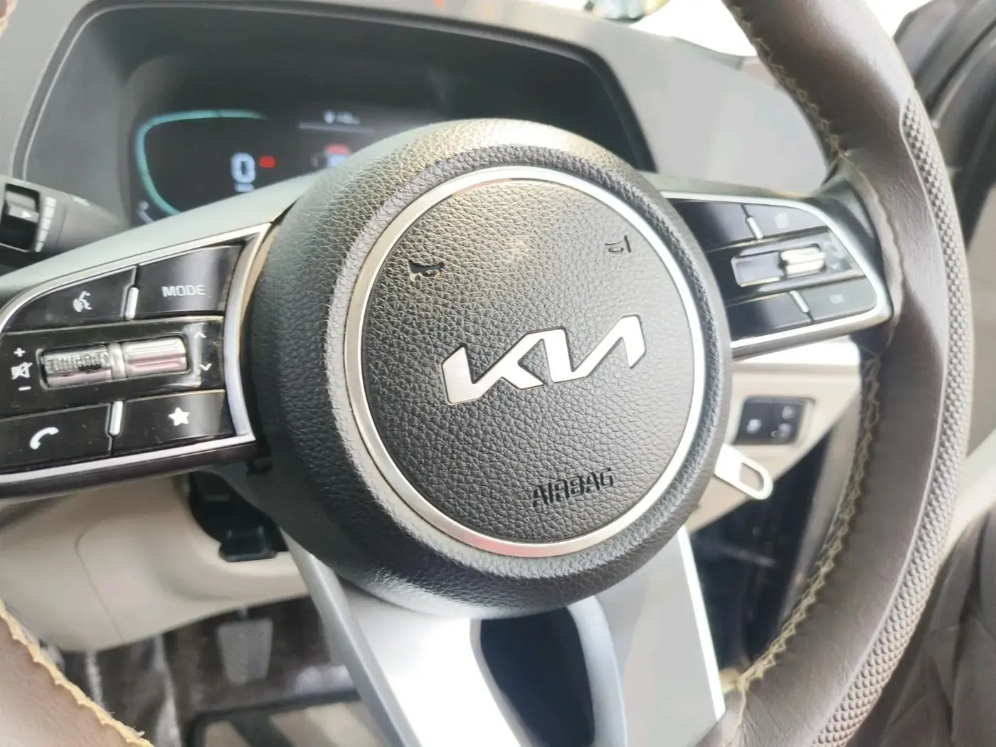 2022 KIA CARENS PRESTIGE 1.4 PETROL 7 STR, Petrol, Manual, 27,351 km, interior