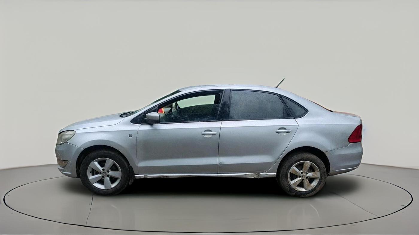 2015 Skoda Rapid ELEGANCE 1.6 TDI CR MT, Diesel, Manual, 90,728 km, exterior