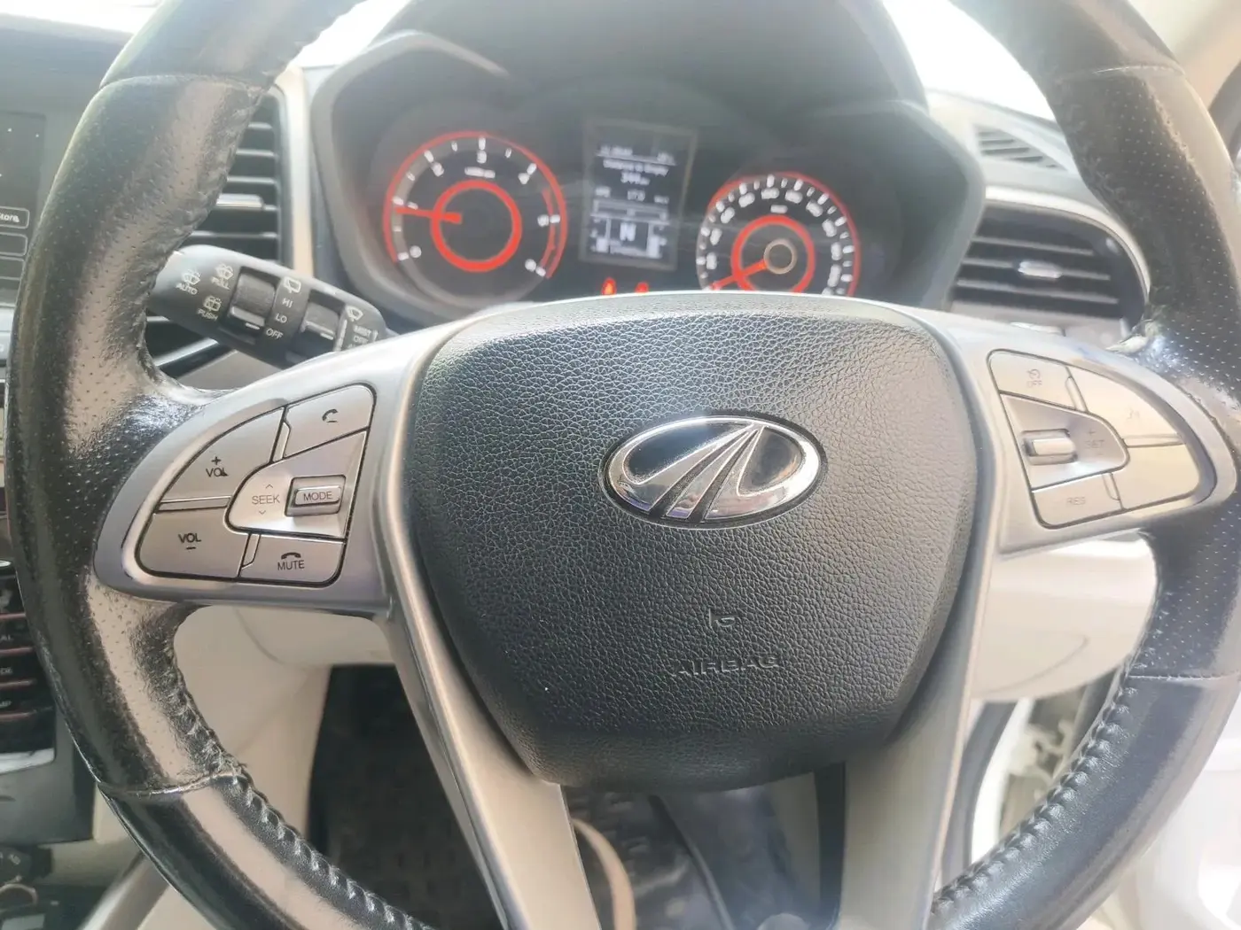 2019 Mahindra XUV300 W8 (O) 1.5 DIESEL, Diesel, Manual, 1,44,860 km, interior