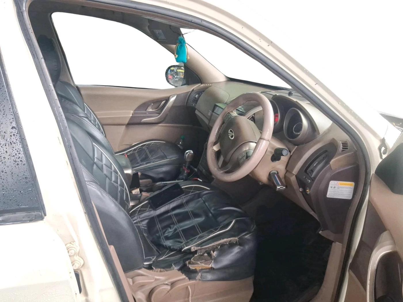 2012 Mahindra XUV500 W8, Diesel, Manual, 1,93,941 km, interior