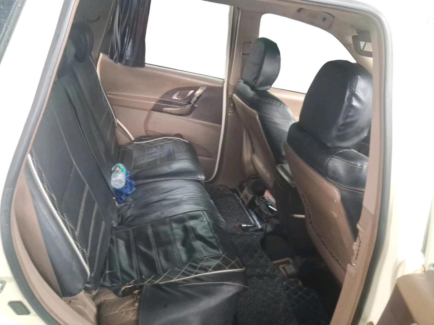 2012 Mahindra XUV500 W8, Diesel, Manual, 1,93,941 km, interior