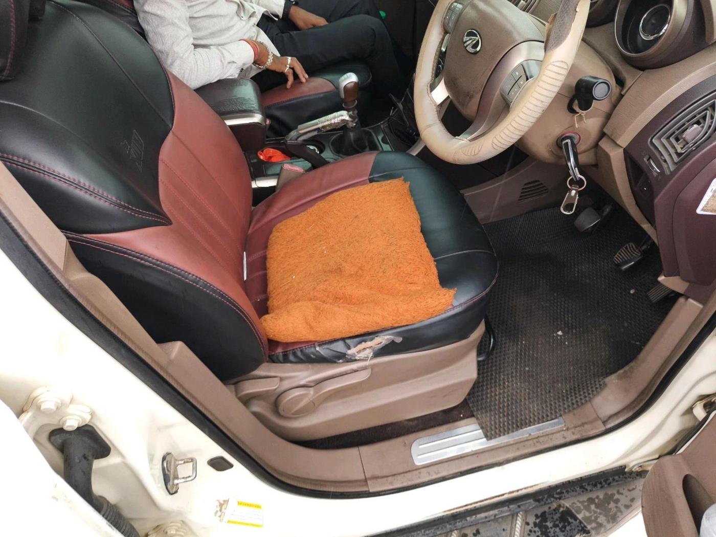 2012 Mahindra XUV500 W8, Diesel, Manual, 2,10,033 km, interior