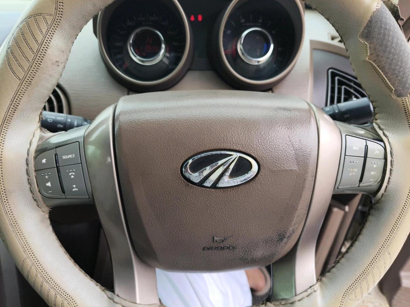 2012 Mahindra XUV500 W8, Diesel, Manual, 2,10,033 km, interior