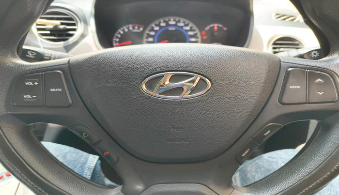 2016 Hyundai Grand i10 SPORTZ 1.2 KAPPA VTVT, Petrol, Manual, 1,47,000 km, interior