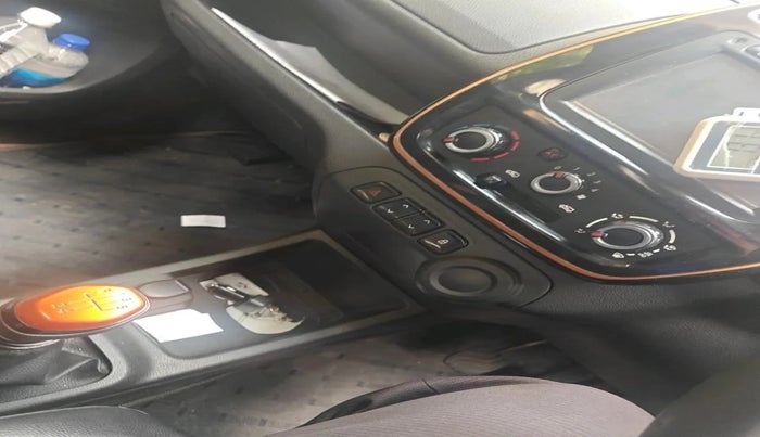 2017 Renault Kwid CLIMBER 1.0, Petrol, Manual, 99,310 km, interior