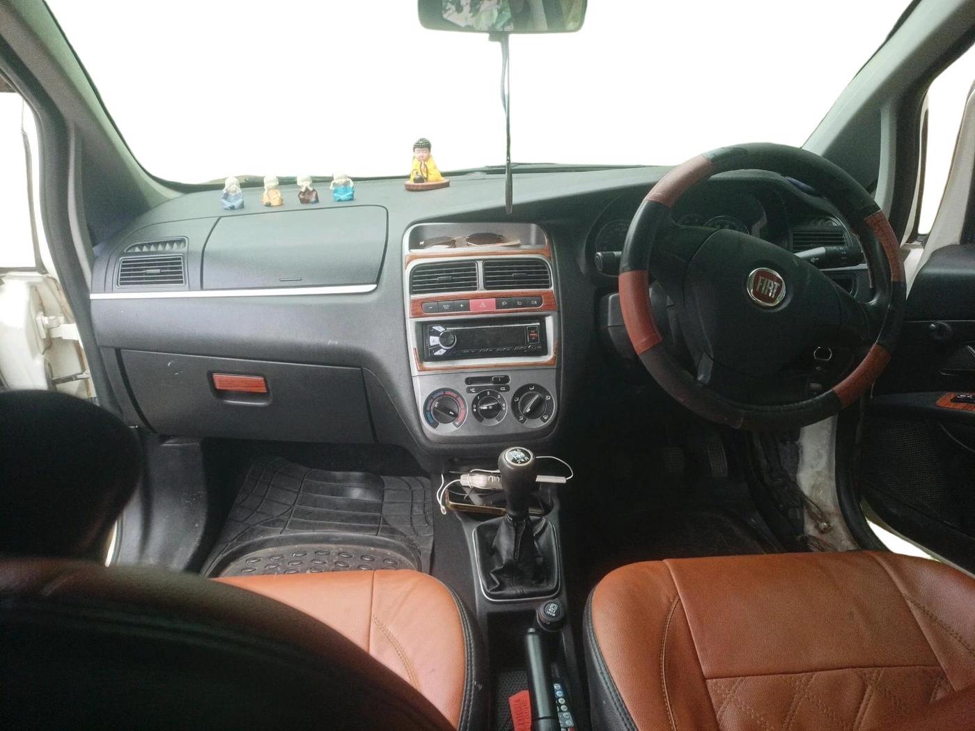 2011 Fiat Grand Punto ACTIVE 1.3, Diesel, Manual, 1,00,000 km, interior