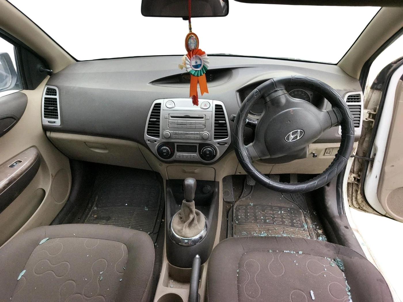 2011 Hyundai i20 MAGNA 1.4 CRDI, Diesel, Manual, 1,00,000 km, interior