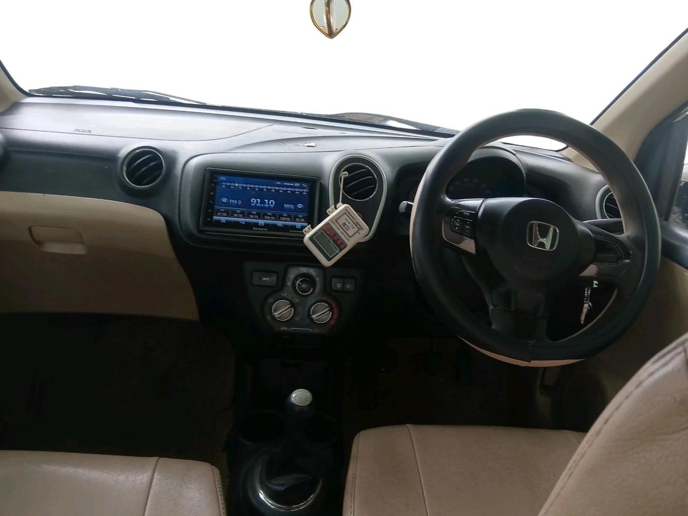 2014 Honda Mobilio 1.5L I-DTEC V, Diesel, Manual, 1,22,302 km, interior