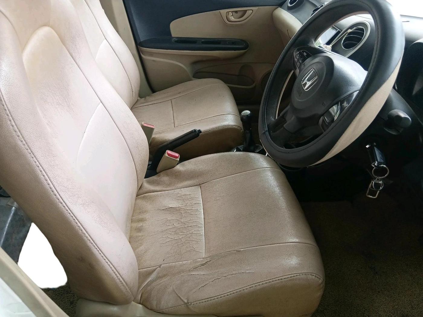 2014 Honda Mobilio 1.5L I-DTEC V, Diesel, Manual, 1,22,302 km, interior