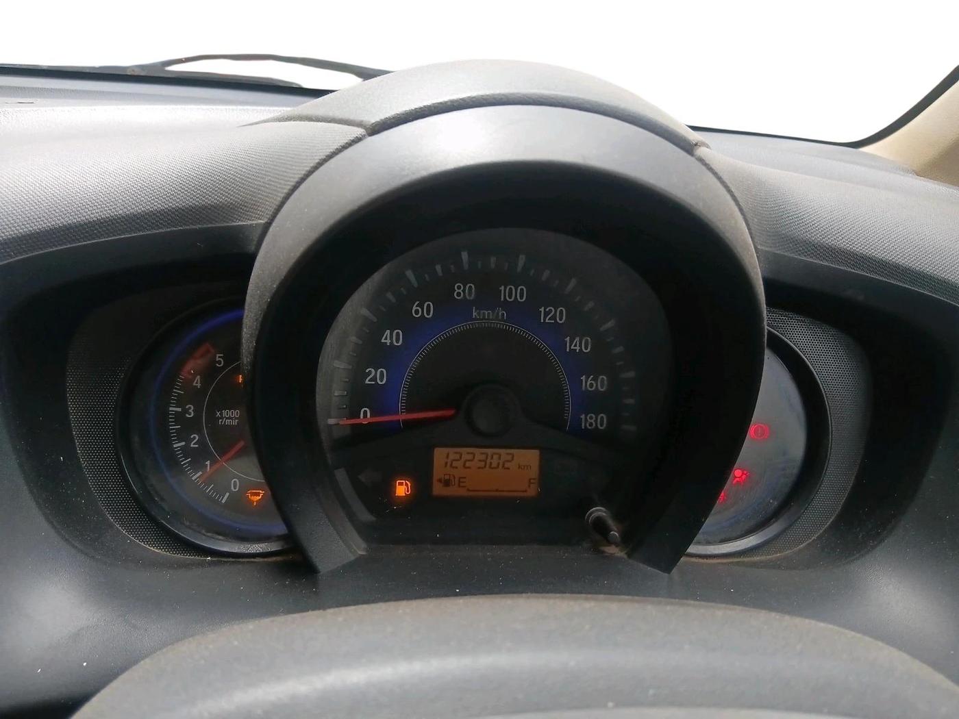 2014 Honda Mobilio 1.5L I-DTEC V, Diesel, Manual, 1,22,302 km, interior
