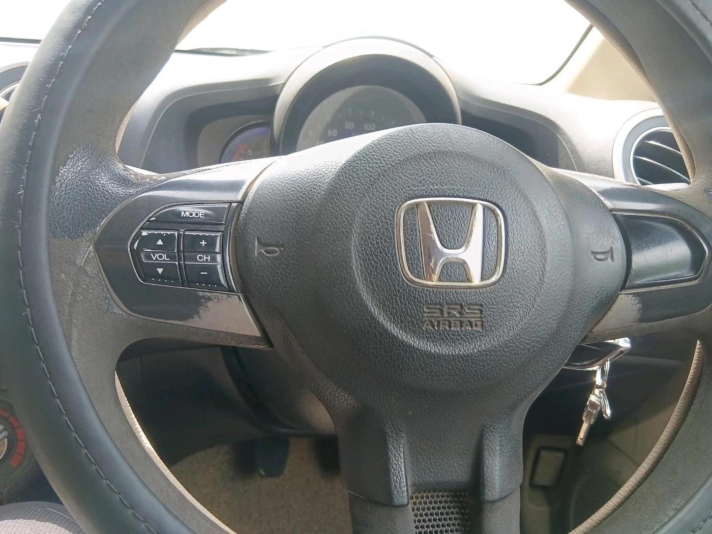 2014 Honda Mobilio 1.5L I-DTEC V, Diesel, Manual, 1,22,302 km, interior