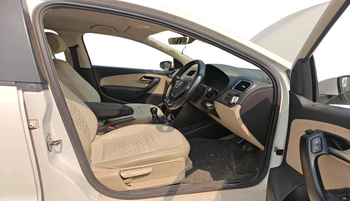 2016 Volkswagen Ameo HIGHLINE1.2L, Petrol, Manual, 59,880 km, interior