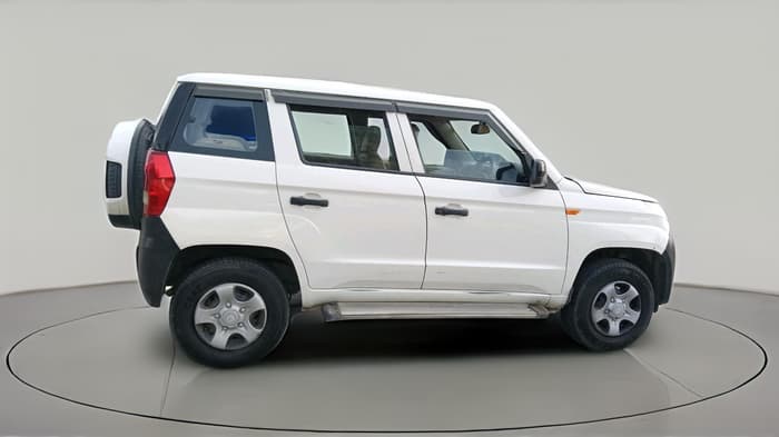 2017 Mahindra TUV300 T4, Diesel, Manual, 1,99,926 km, exterior