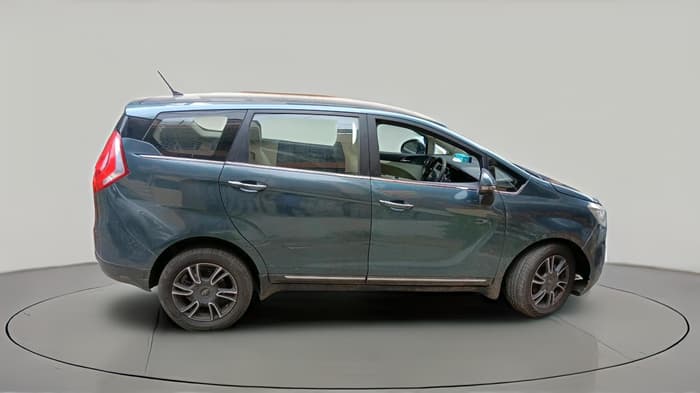 2018 Mahindra MARAZZO M8 7 STR, Diesel, Manual, 2,74,771 km, exterior