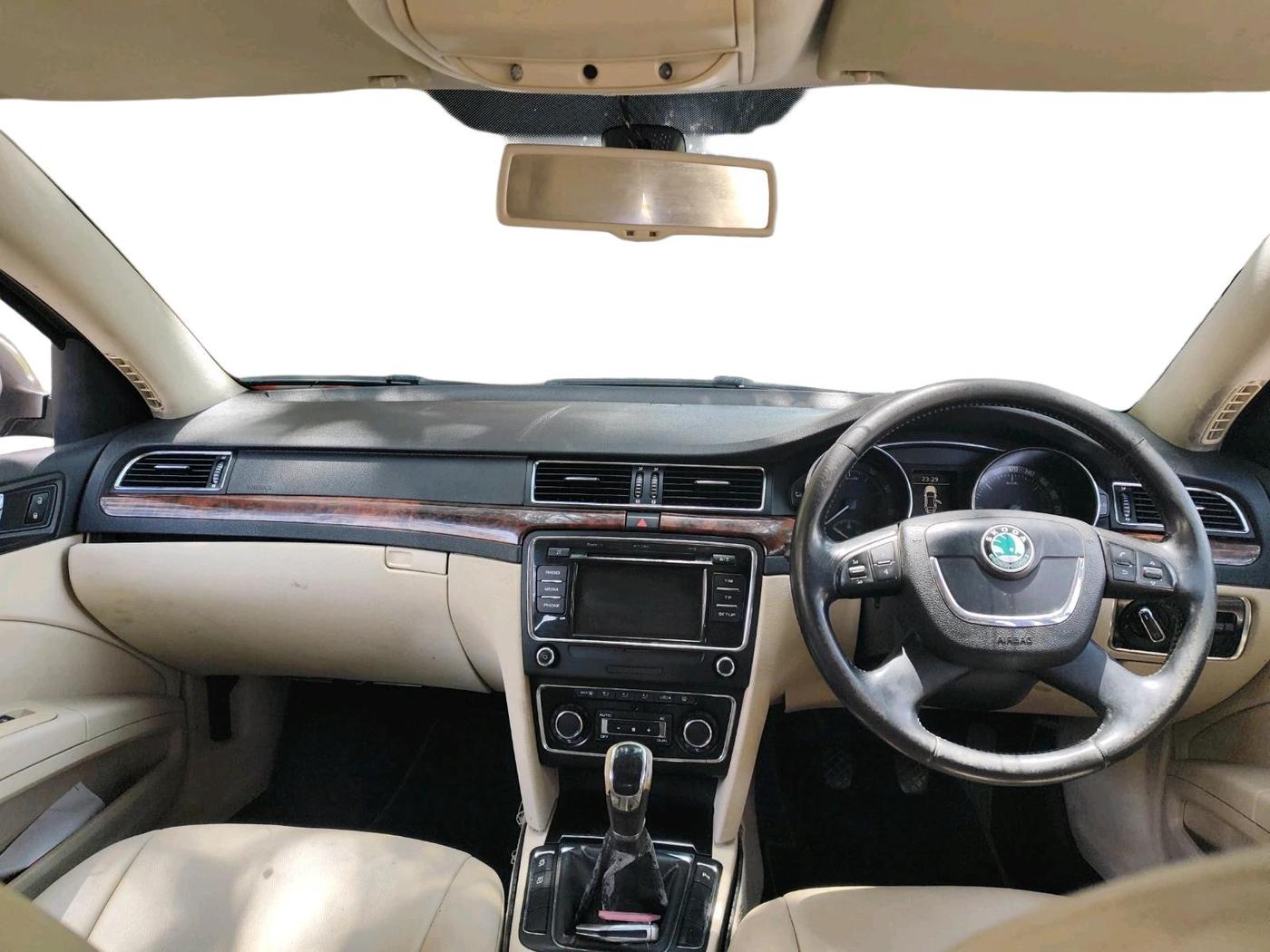 2012 Skoda Superb ELEGANCE 1.8 TSI MT, Petrol, Manual, 66,848 km, interior