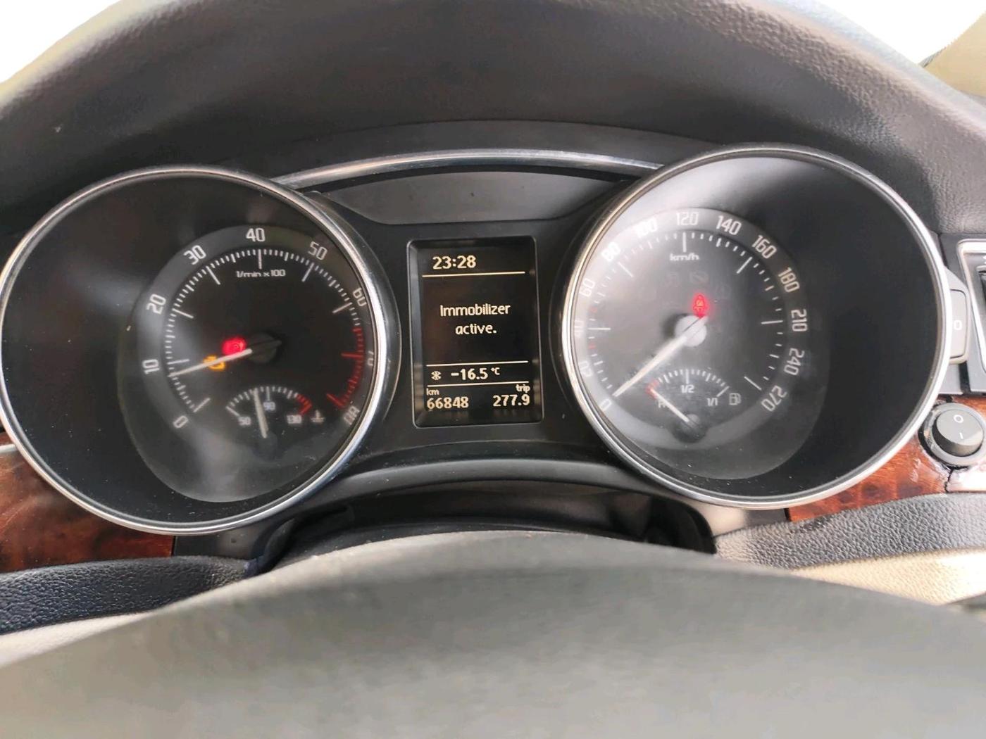 2012 Skoda Superb ELEGANCE 1.8 TSI MT, Petrol, Manual, 66,848 km, interior