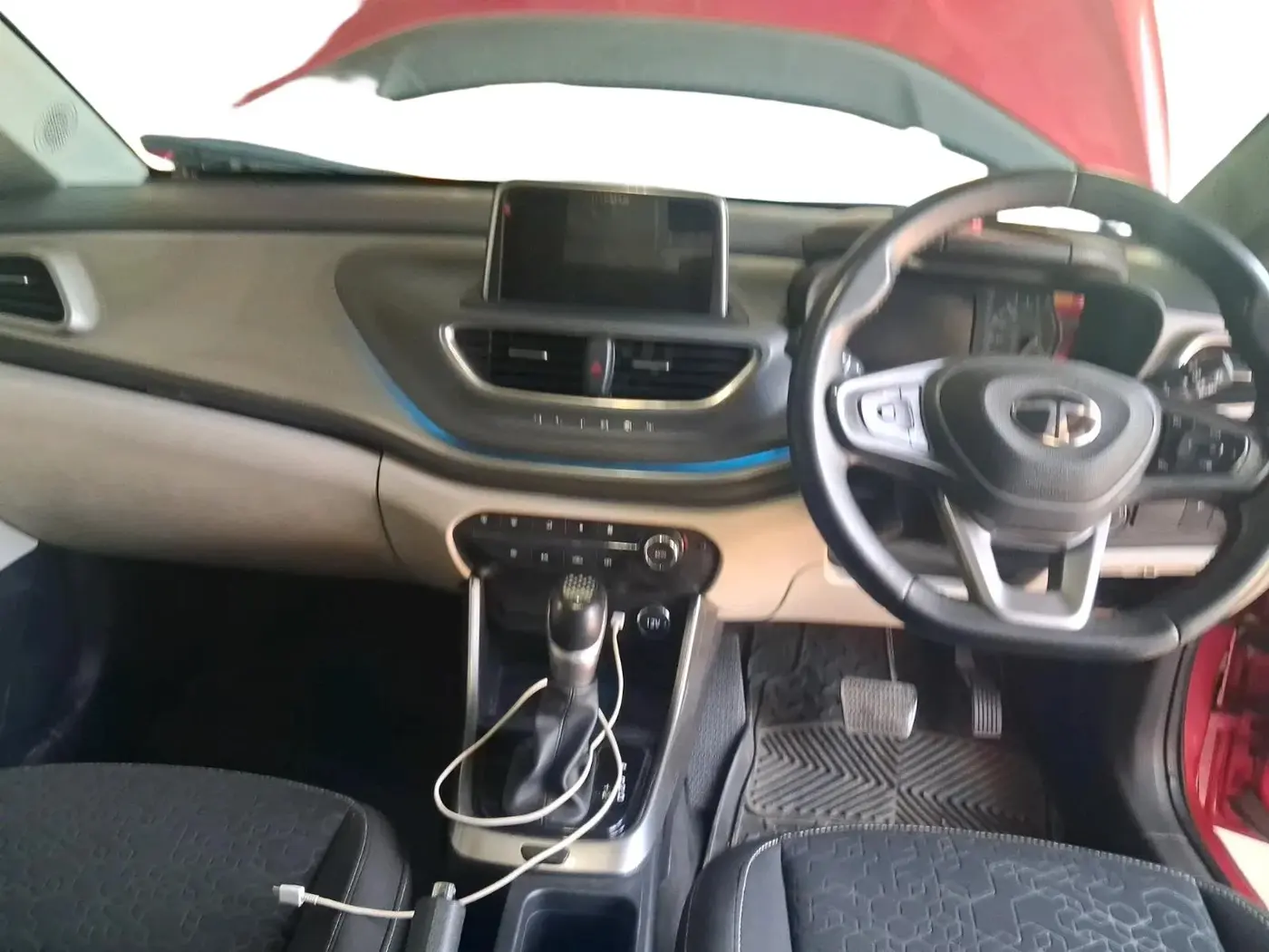 2024 Tata ALTROZ XZA + SUNROOF, Petrol, Automatic, 29,500 km, interior