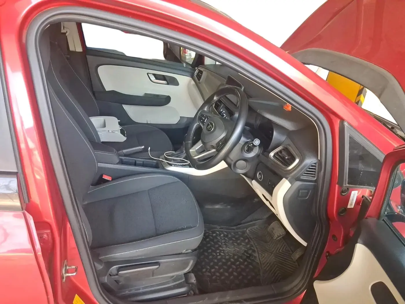 2024 Tata ALTROZ XZA + SUNROOF, Petrol, Automatic, 29,500 km, interior