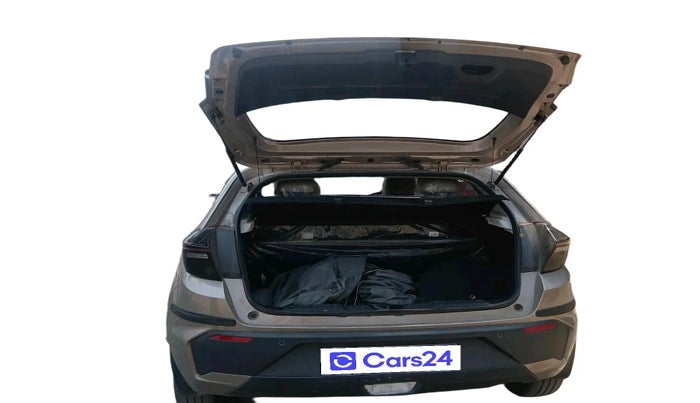 2025 Tata ALTROZ Creative Petrol 5MT, Petrol, Manual, 6,176 km, exterior