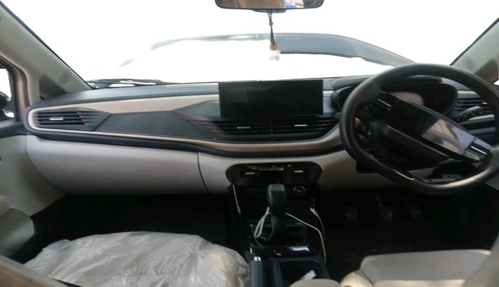 2025 Tata ALTROZ Creative Petrol 5MT, Petrol, Manual, 6,176 km, interior