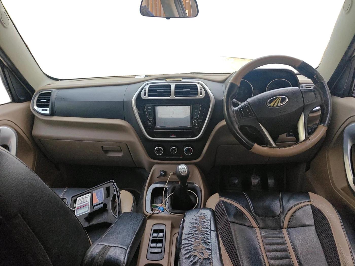 2018 Mahindra TUV300 T10, Diesel, Manual, 1,25,228 km, interior