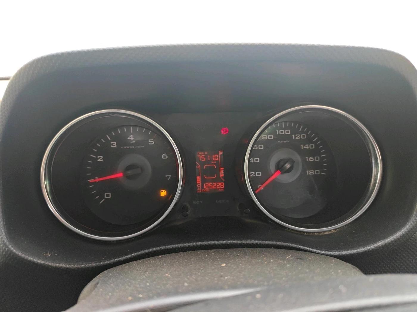 2018 Mahindra TUV300 T10, Diesel, Manual, 1,25,228 km, interior
