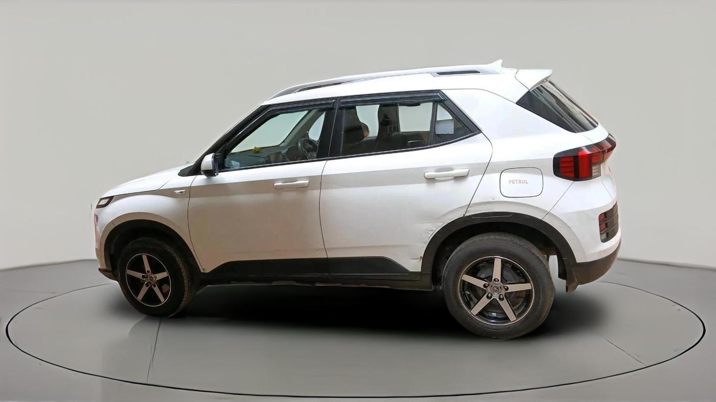 2022 Hyundai VENUE S 1.2, Petrol, Manual, 55,277 km, exterior