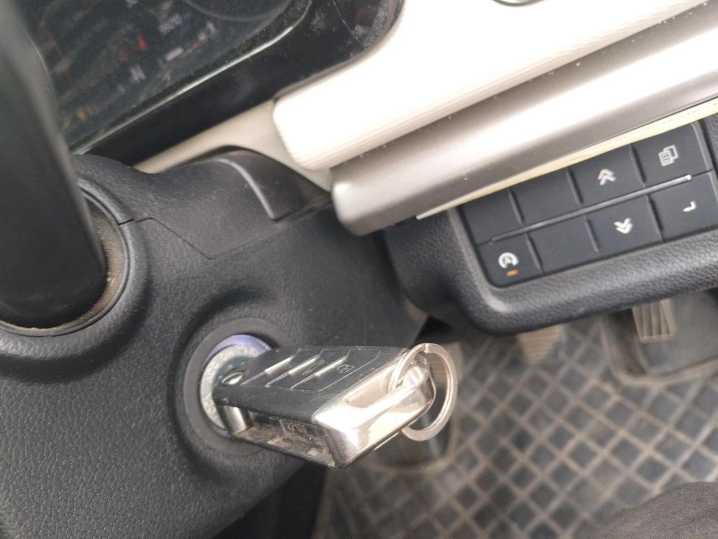 2022 Mahindra XUV700 MX D MT 5 STR, Diesel, Manual, 99,210 km, interior