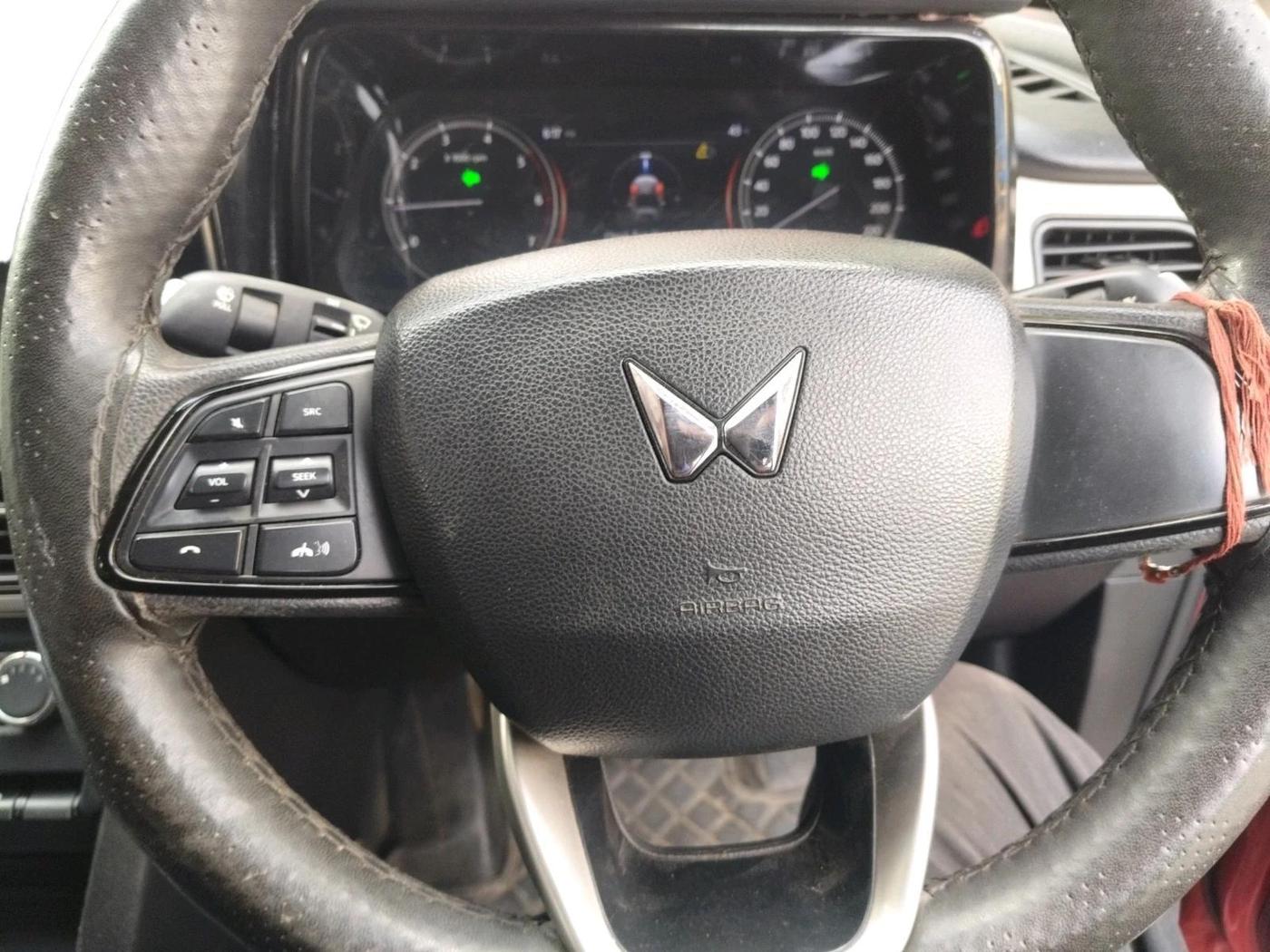 2022 Mahindra XUV700 MX D MT 5 STR, Diesel, Manual, 99,210 km, interior