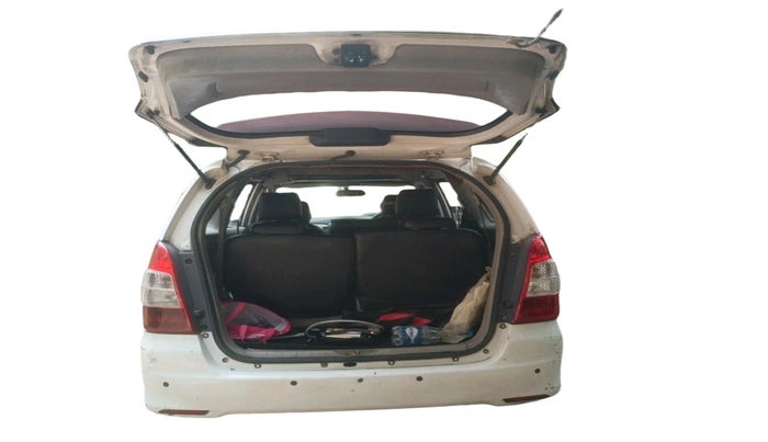 2011 Toyota Innova G1 2.5, Diesel, Manual, 1,78,703 km, exterior