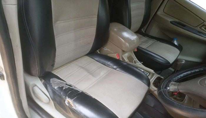 2011 Toyota Innova G1 2.5, Diesel, Manual, 1,78,703 km, interior