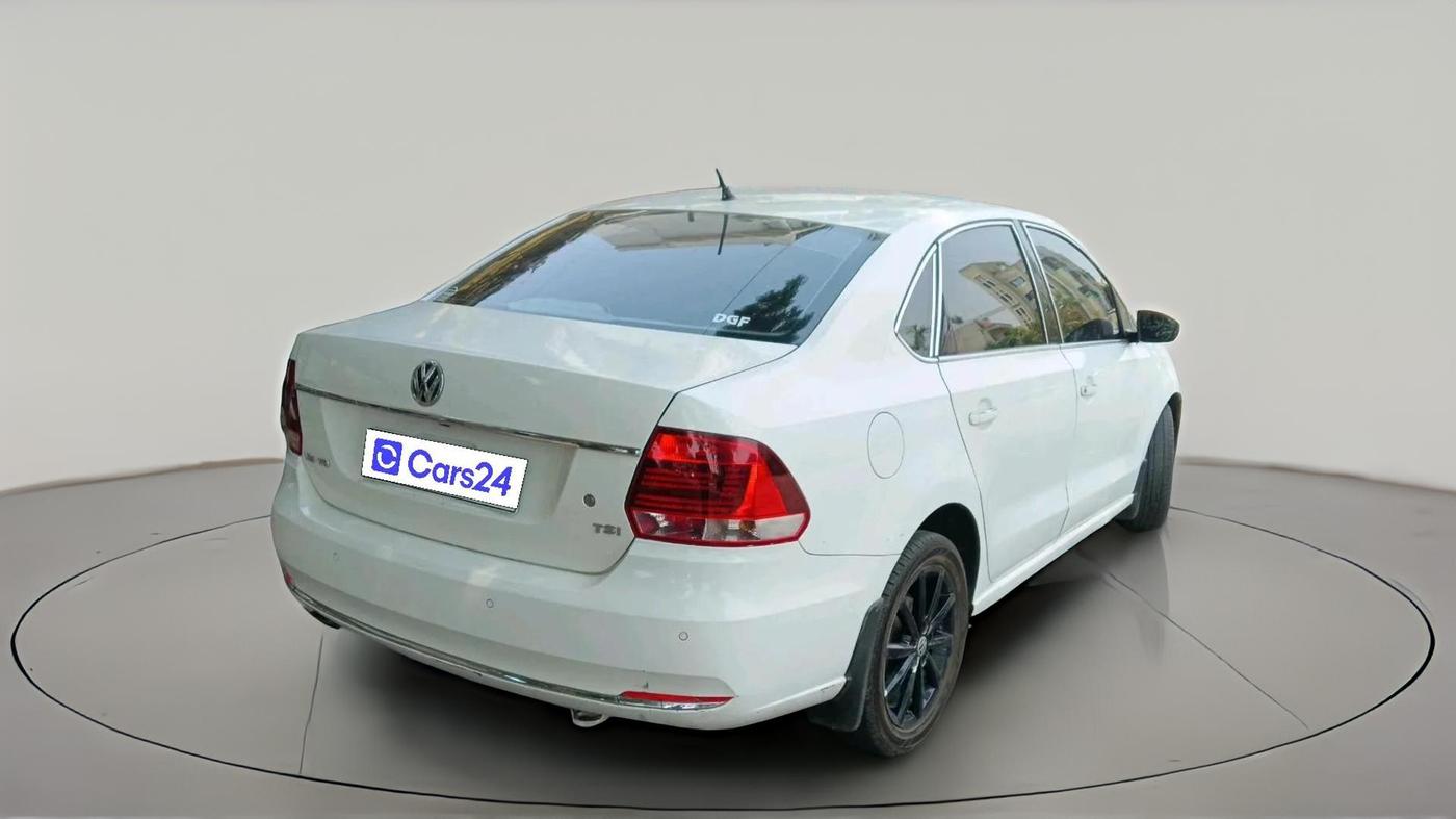 2018 Volkswagen Vento HIGHLINE PLUS 1.2 AT 16 ALLOY, Petrol, Automatic, 10,43,999 km, exterior