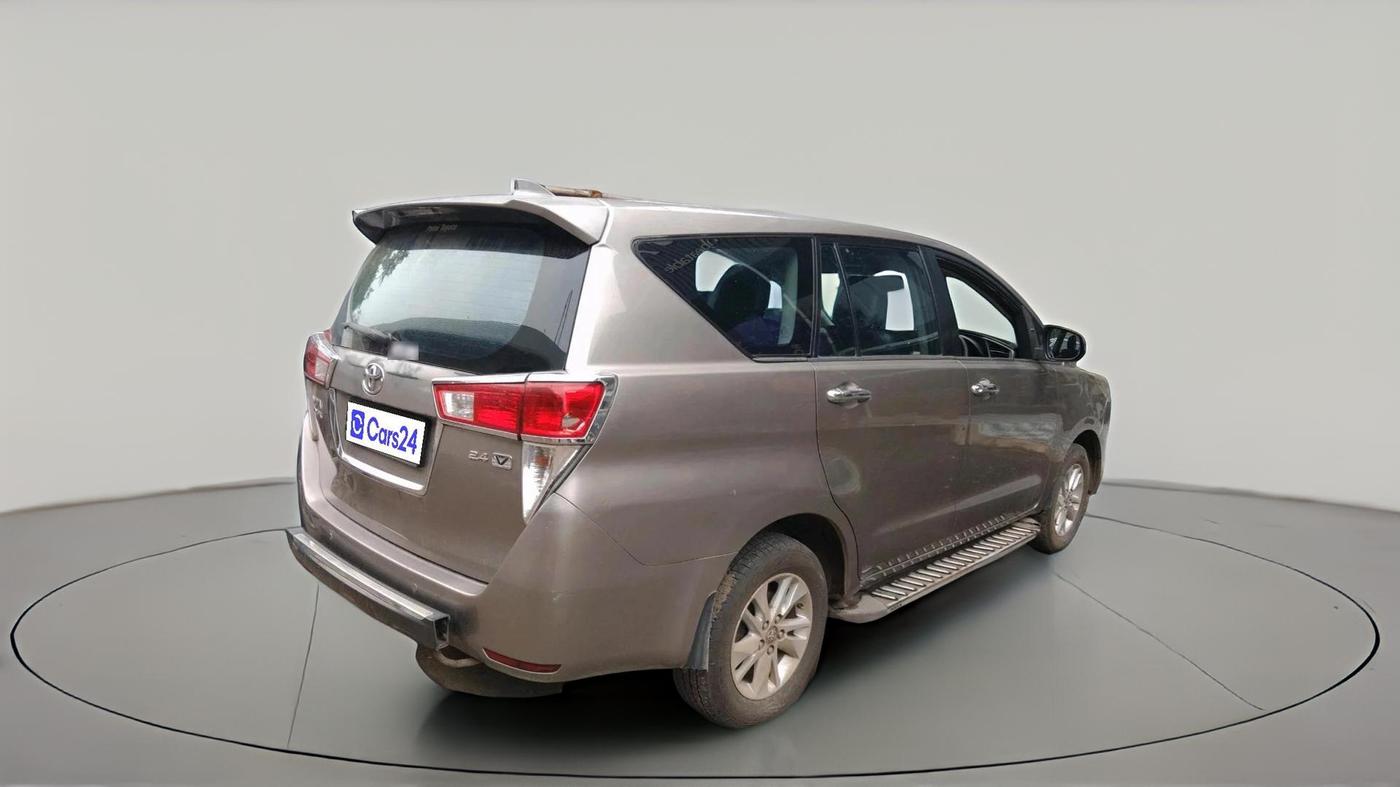 2016 Toyota Innova Crysta 2.4 VX 7 STR, Diesel, Manual, 1,82,523 km, exterior