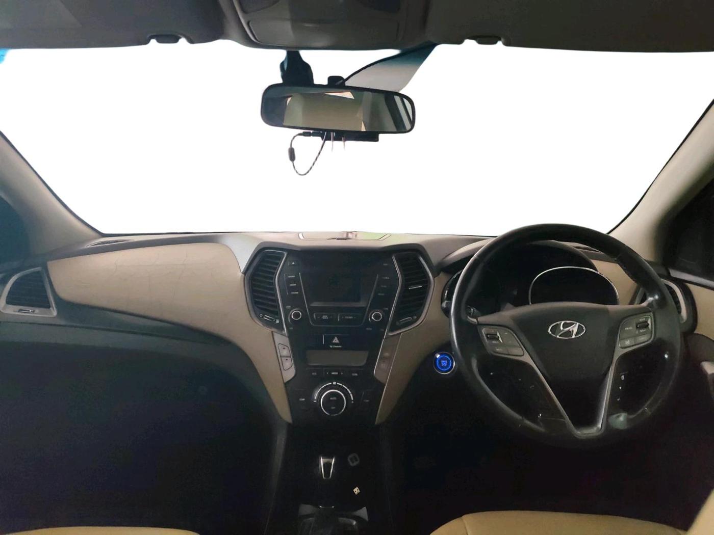 2015 Hyundai Santa Fe 2 WD AT, Diesel, Automatic, 2,28,391 km, interior