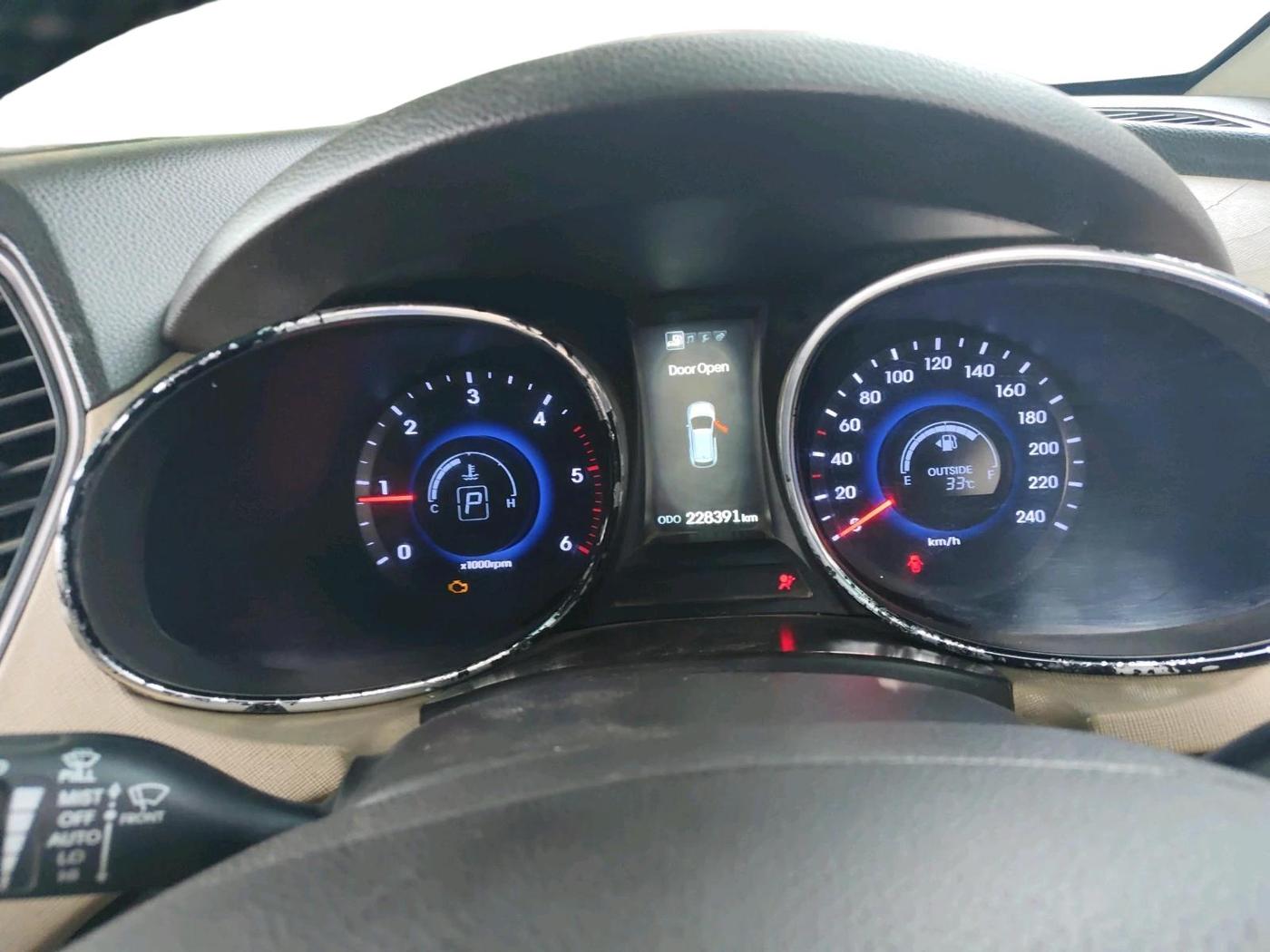 2015 Hyundai Santa Fe 2 WD AT, Diesel, Automatic, 2,28,391 km, interior