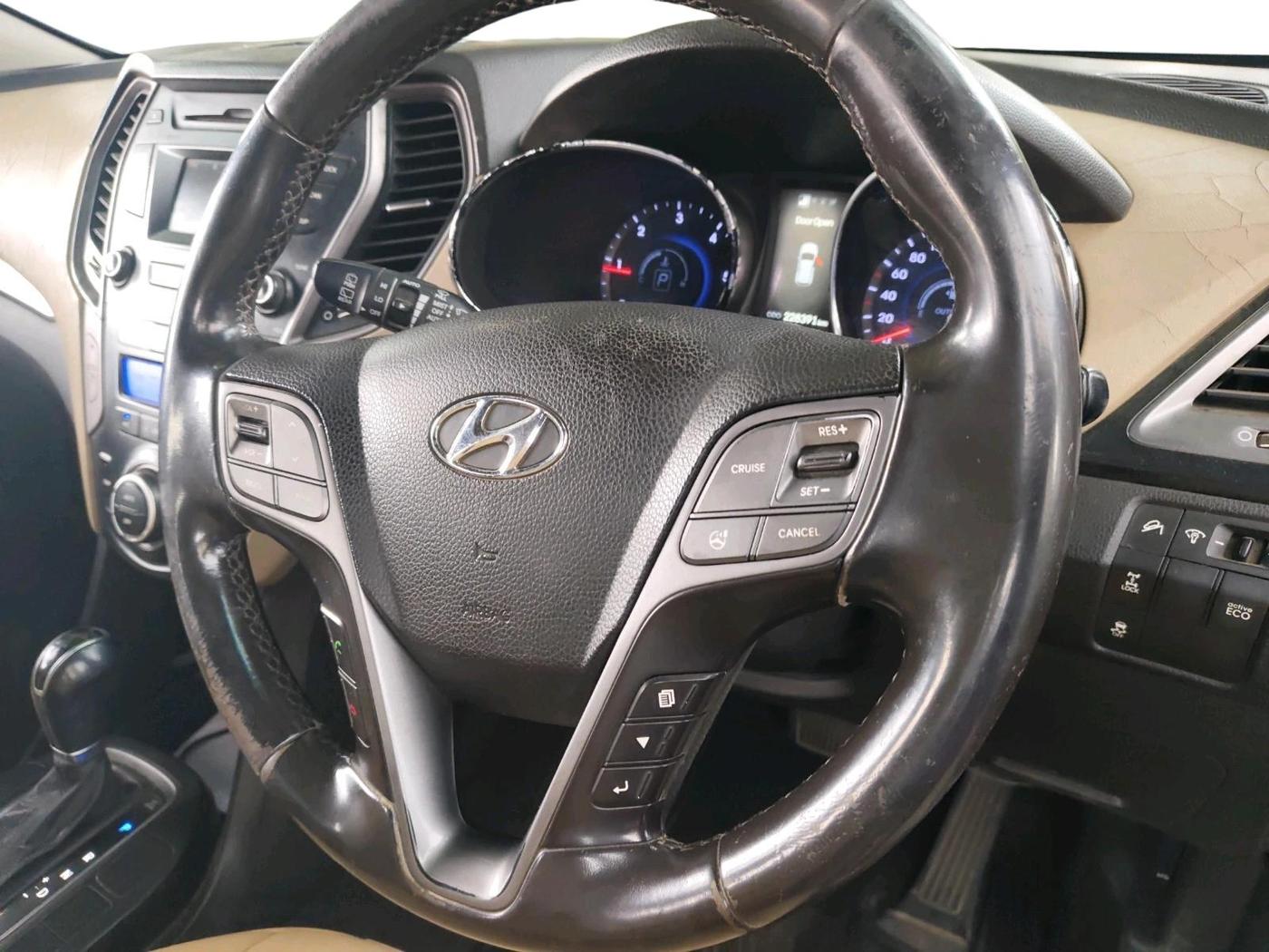 2015 Hyundai Santa Fe 2 WD AT, Diesel, Automatic, 2,28,391 km, interior